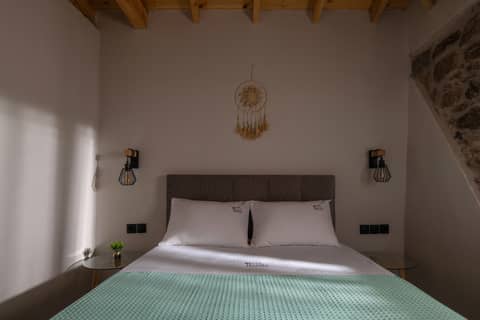 Διπλό κρεβάτι με μαξιλάρια Amira House — λεπτομέρεια