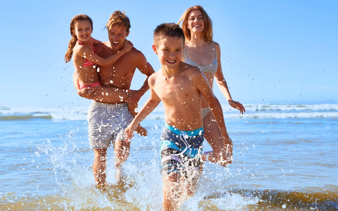 Plajă cu apă mică pentru familii în Sithonia
